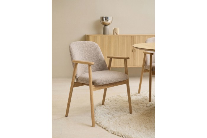RODERIC Beige Latte (tissu Monza 60)/structure en chêne laqué - CHAISE BOUCLÉ EN BOIS RÉTRO